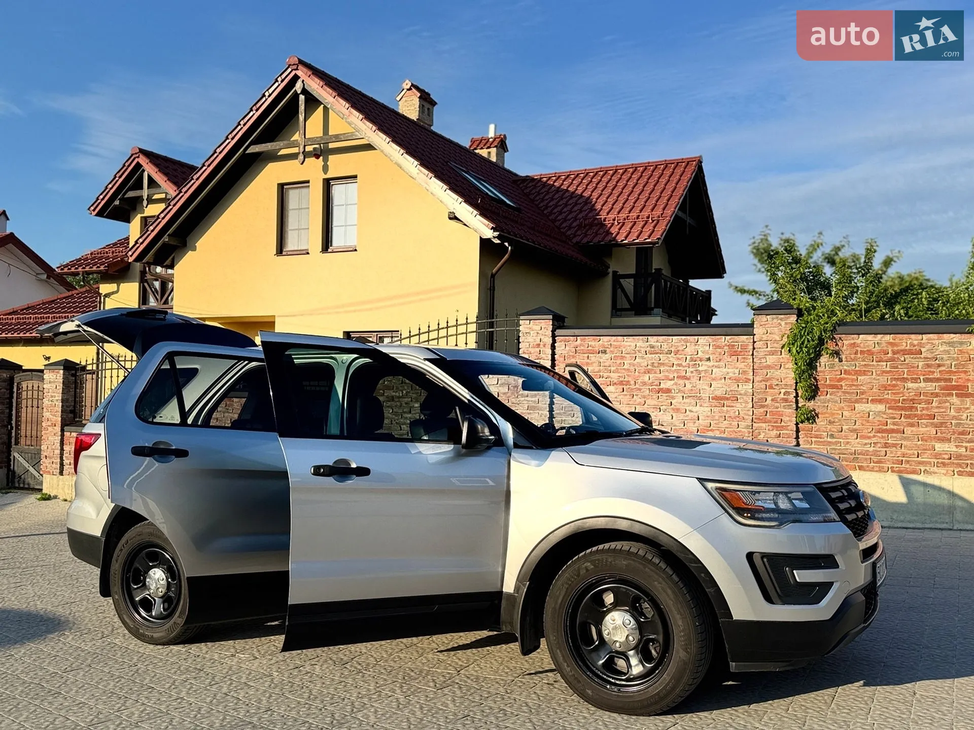 2017 Ford Explorer - мініатюра 3