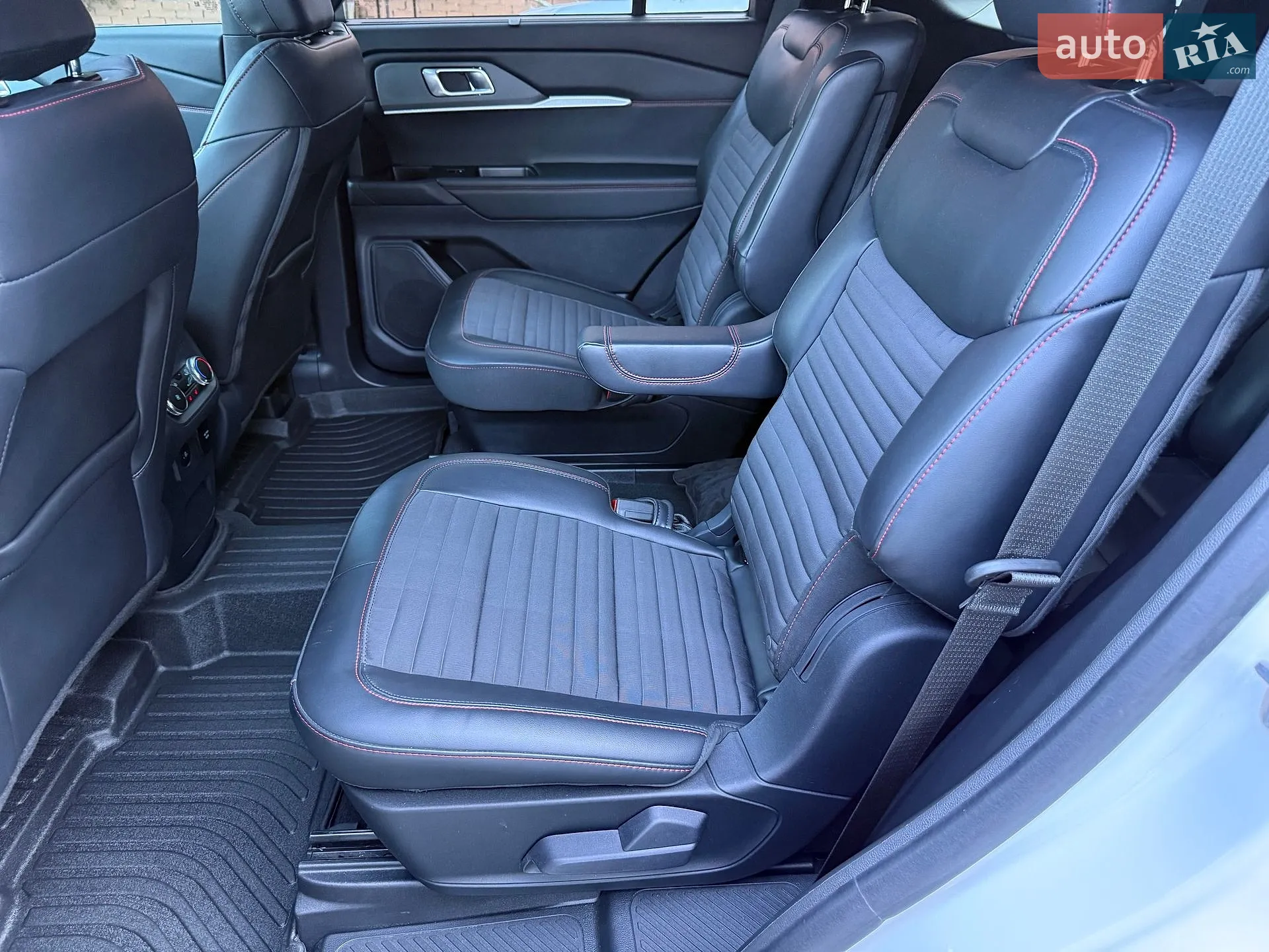 2024 Ford Explorer - мініатюра 3