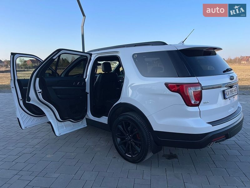 Позашляховик / Кросовер Ford Explorer 2018 в Рівному