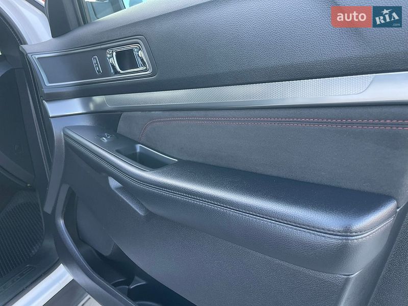 Позашляховик / Кросовер Ford Explorer 2018 в Рівному