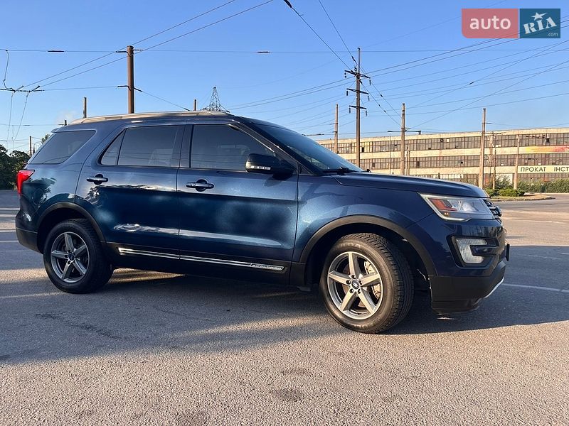 Внедорожник / Кроссовер Ford Explorer 2016 в Запорожье