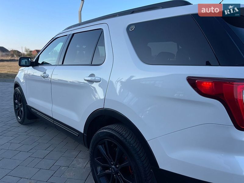 Позашляховик / Кросовер Ford Explorer 2018 в Рівному