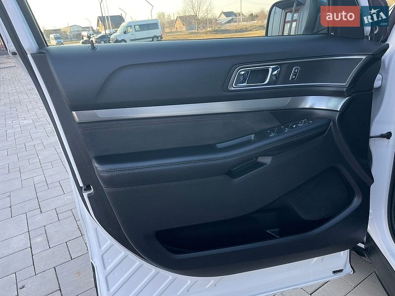 Позашляховик / Кросовер Ford Explorer 2018 в Рівному