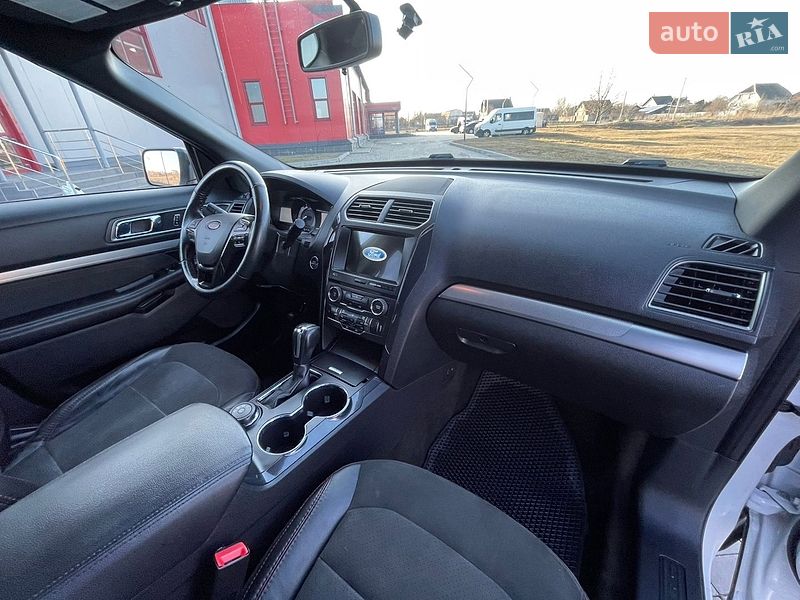 Позашляховик / Кросовер Ford Explorer 2018 в Рівному