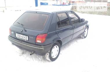 Хэтчбек Ford Fiesta 1993 в 