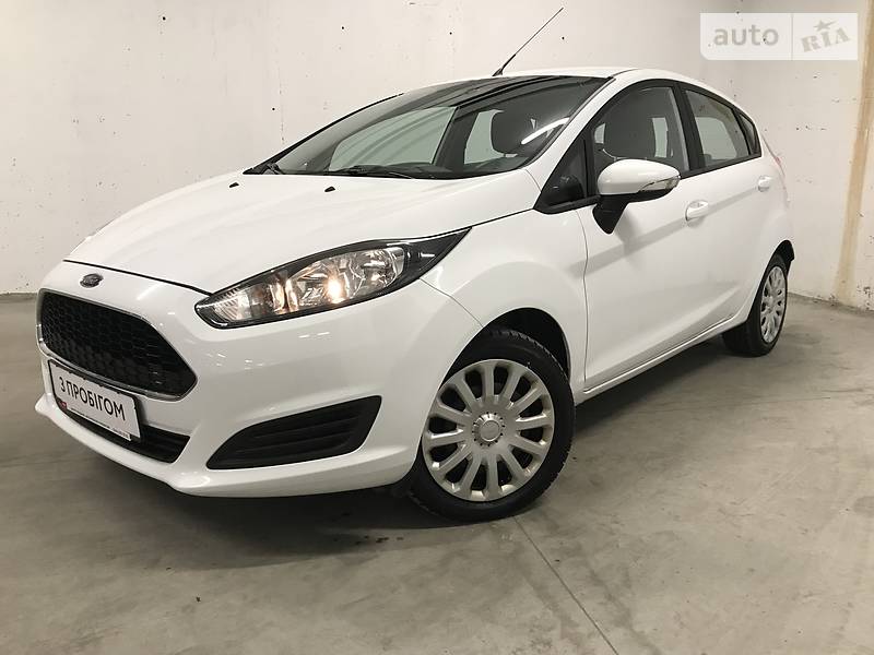 Хэтчбек Ford Fiesta 2016 в 