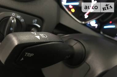 Хэтчбек Ford Fiesta 2016 в 