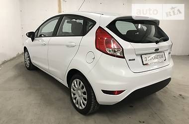 Хэтчбек Ford Fiesta 2016 в 