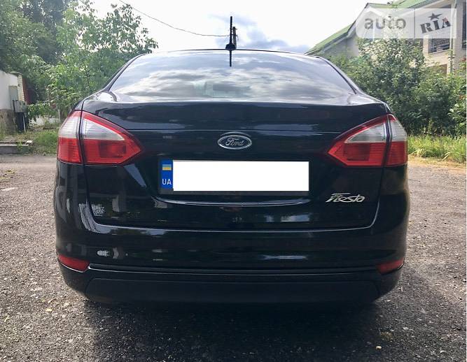 Седан Ford Fiesta 2016 в Сумах
