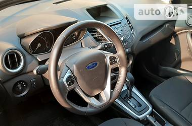 Хетчбек Ford Fiesta 2016 в 
