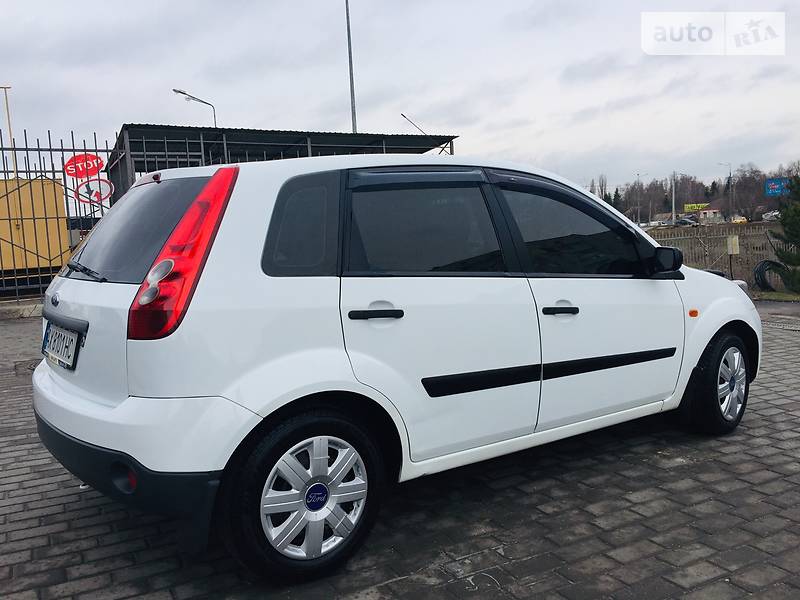 Хэтчбек Ford Fiesta 2007 в 