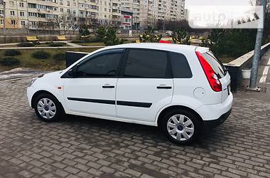 Хэтчбек Ford Fiesta 2007 в 