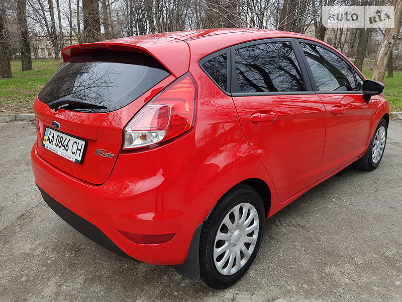 Хетчбек Ford Fiesta 2015 в Дніпрі