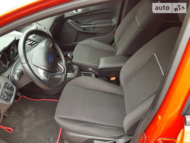Хетчбек Ford Fiesta 2015 в Дніпрі