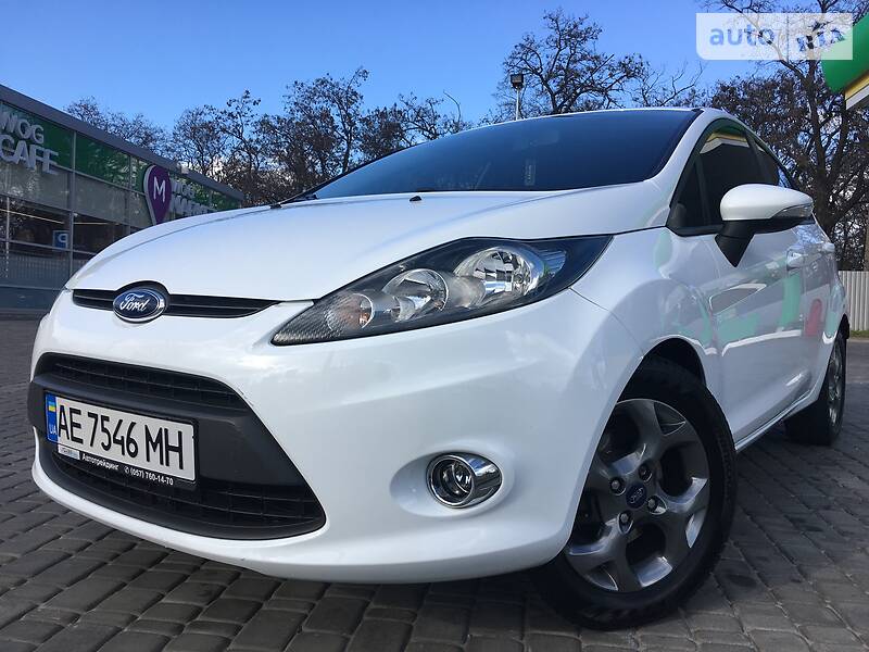 Хетчбек Ford Fiesta 2012 в 