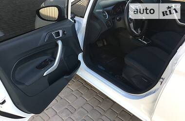 Хетчбек Ford Fiesta 2012 в 