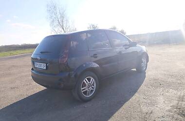 Хэтчбек Ford Fiesta 2006 в 