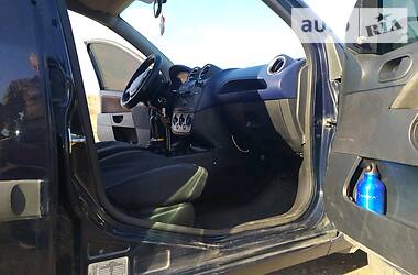 Хэтчбек Ford Fiesta 2006 в 
