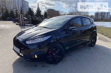 Хэтчбек Ford Fiesta 2016 в 