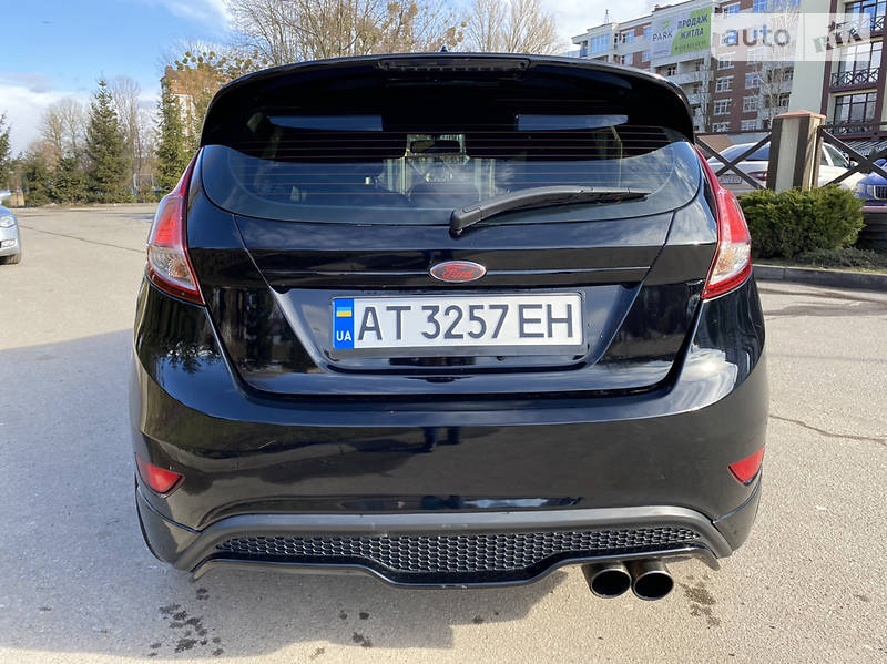 Хетчбек Ford Fiesta 2016 в Івано-Франківську