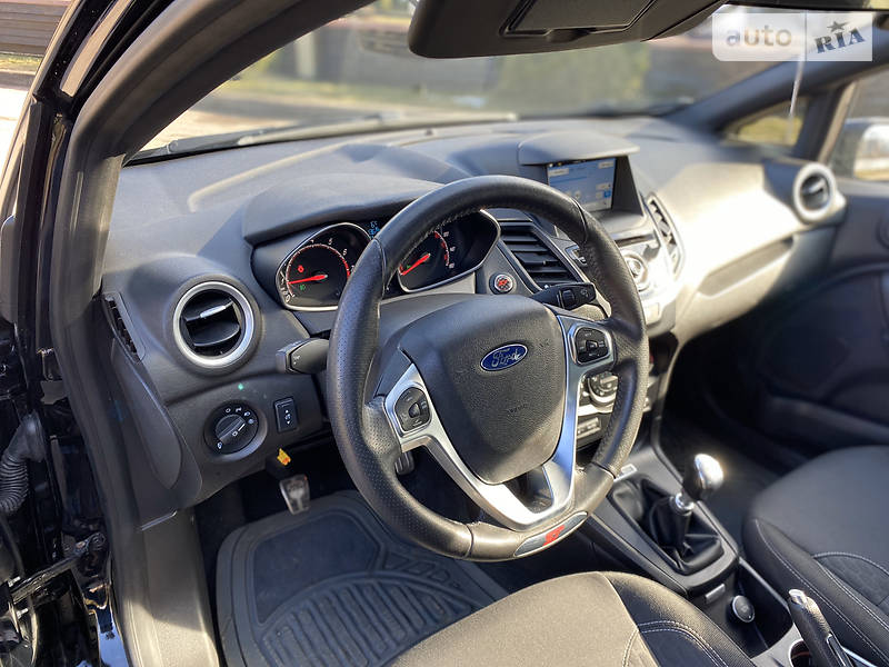 Хетчбек Ford Fiesta 2016 в Івано-Франківську