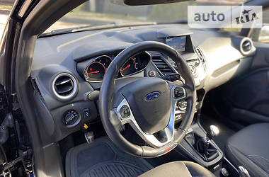 Хэтчбек Ford Fiesta 2016 в 