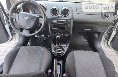 Хетчбек Ford Fiesta 2005 в 