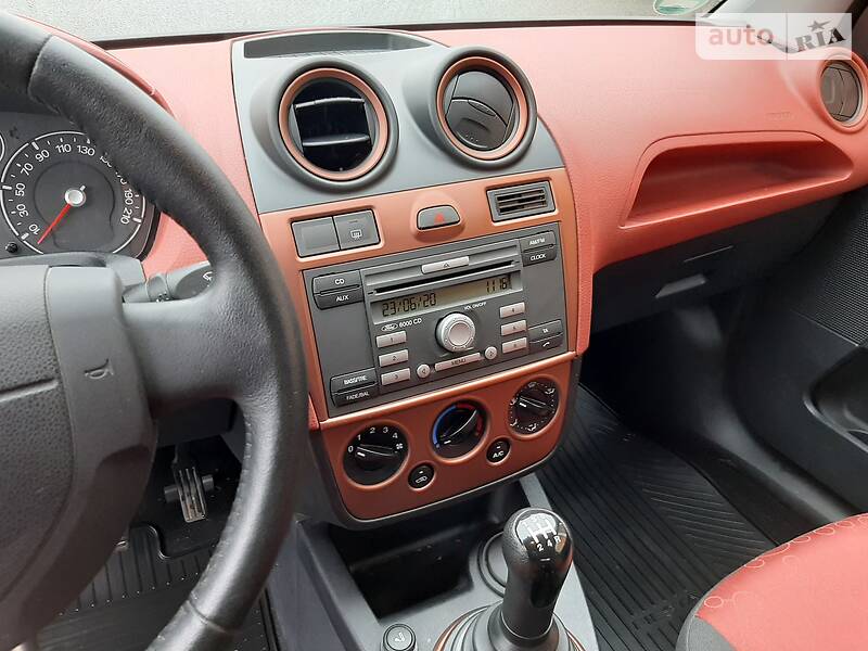 Хетчбек Ford Fiesta 2008 в Самборі