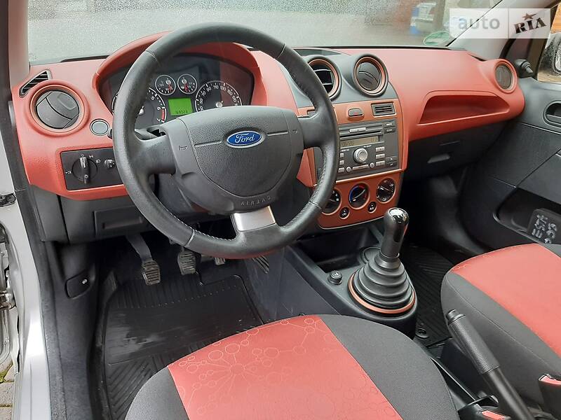 Хетчбек Ford Fiesta 2008 в Самборі