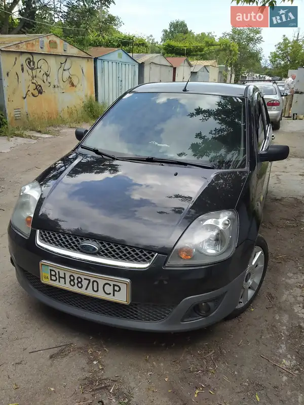 Хэтчбек Ford Fiesta 2006 в 