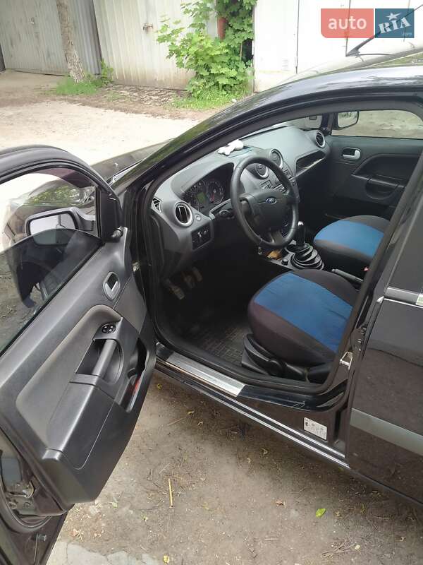 Хэтчбек Ford Fiesta 2006 в Одессе