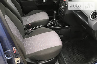 Хэтчбек Ford Fiesta 2006 в 