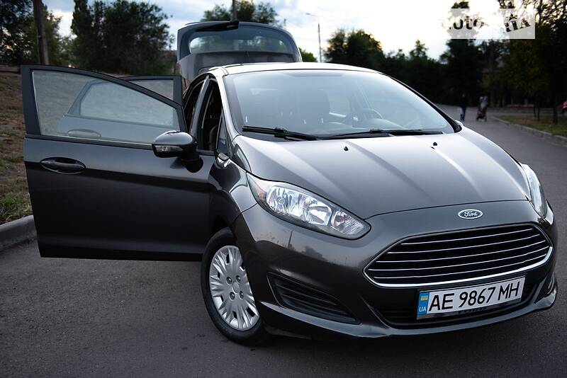 Хэтчбек Ford Fiesta 2015 в Кривом Роге