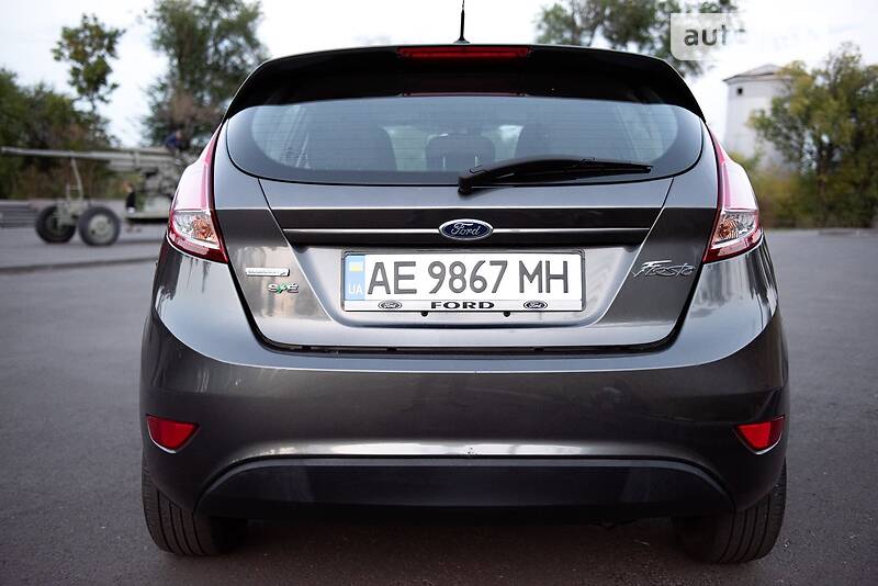 Хэтчбек Ford Fiesta 2015 в Кривом Роге