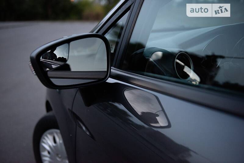 Хэтчбек Ford Fiesta 2015 в Кривом Роге