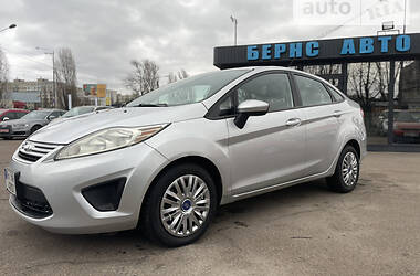 Седан Ford Fiesta 2013 в Киеве