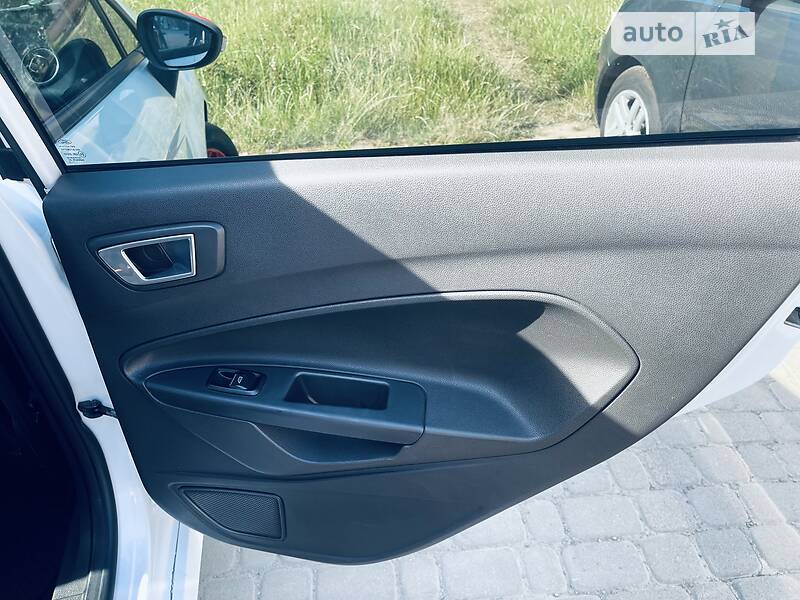 Хэтчбек Ford Fiesta 2013 в Ужгороде