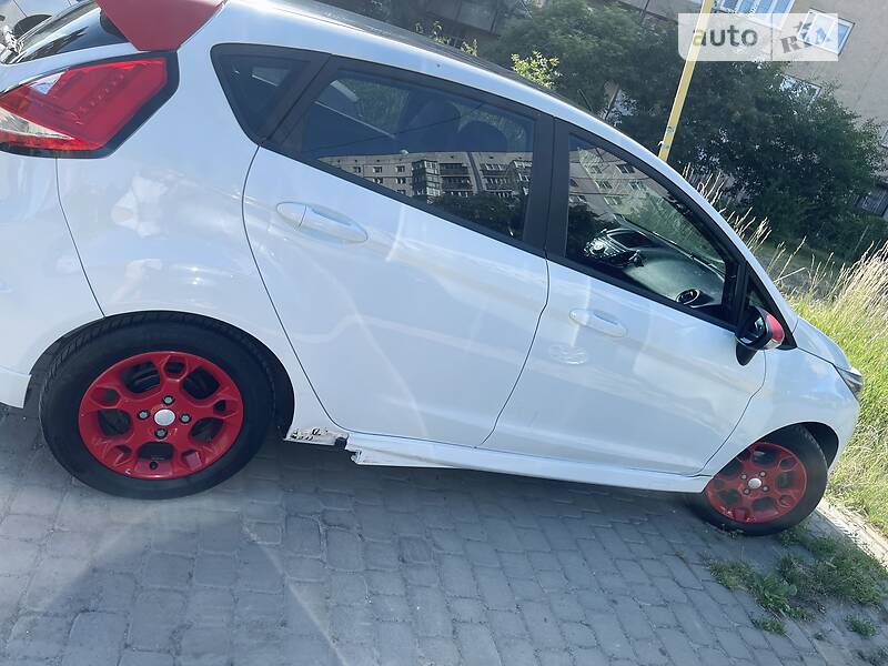 Хэтчбек Ford Fiesta 2013 в Ужгороде