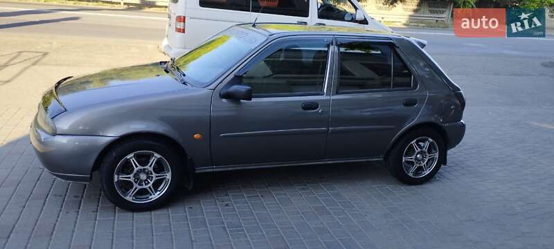 Хэтчбек Ford Fiesta 1998 в Одессе