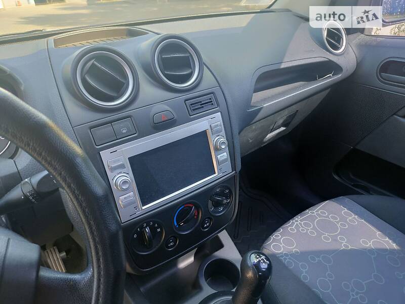 Хэтчбек Ford Fiesta 2005 в Одессе