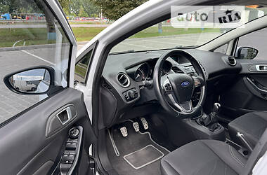 Хэтчбек Ford Fiesta 2017 в 