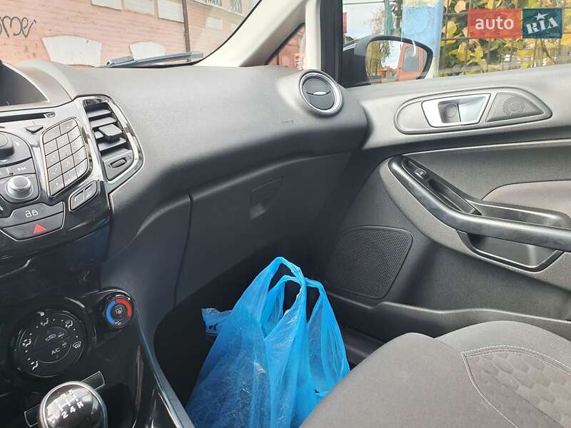 Хэтчбек Ford Fiesta 2013 в Нежине