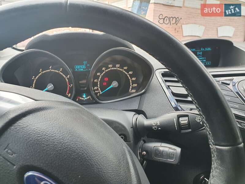 Хэтчбек Ford Fiesta 2013 в Нежине
