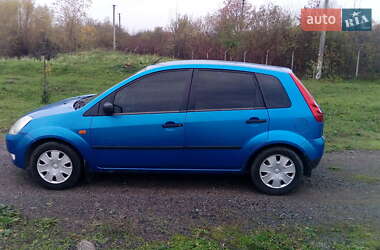 Хэтчбек Ford Fiesta 2005 в 