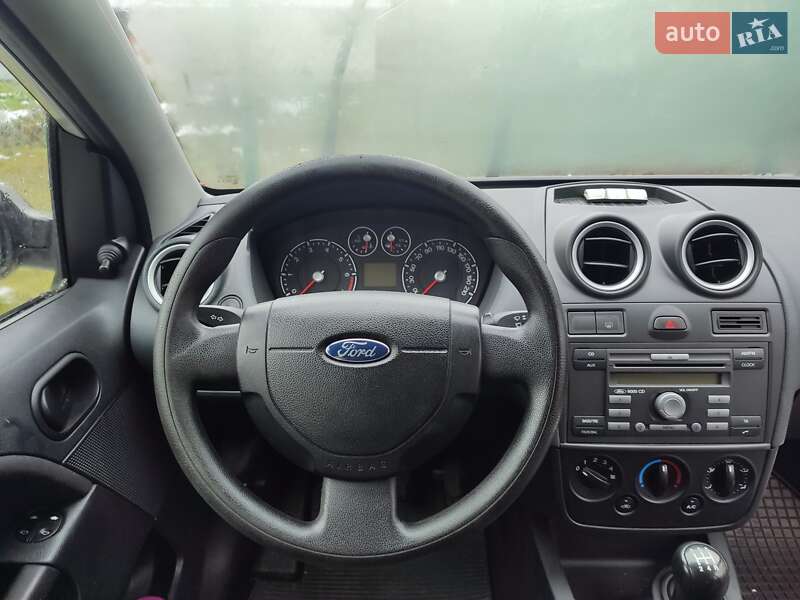 Хэтчбек Ford Fiesta 2006 в Львове