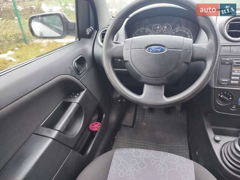 Хэтчбек Ford Fiesta 2006 в Львове