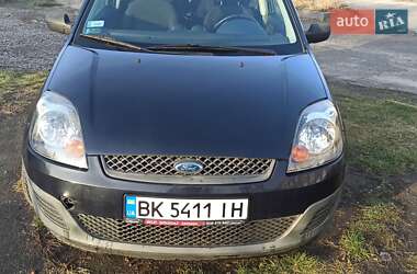 Хэтчбек Ford Fiesta 2006 в Ровно