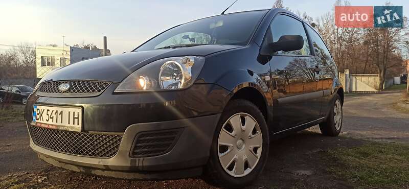 Хэтчбек Ford Fiesta 2006 в Ровно