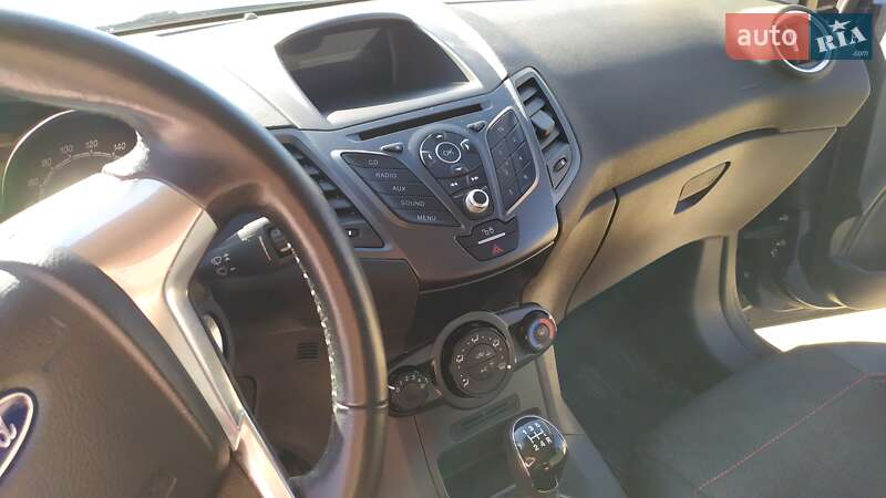 Хэтчбек Ford Fiesta 2015 в Кременчуге