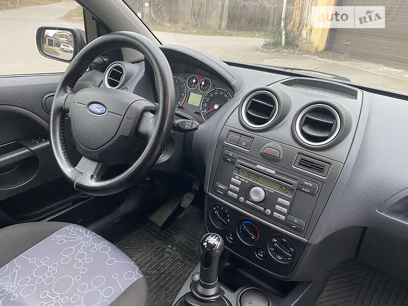Хэтчбек Ford Fiesta 2006 в Одессе